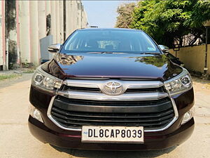 Second Hand Toyota Innova Crysta 2.4 V Diesel in Delhi