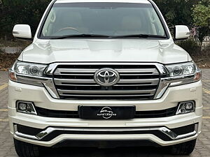 Second Hand Toyota Land Cruiser LC 200 VX in Gurgaon