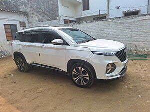 Second Hand MG Hector Plus Select 2.0 Diesel Turbo MT 7-STR in Lucknow