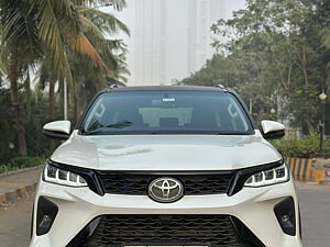 Second Hand Toyota Fortuner 2.8 4X2 AT in Mumbai