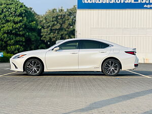 Second Hand Lexus ES 300h Luxury in Kochi