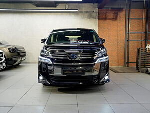 Second Hand Toyota Vellfire Hybrid in Kanpur