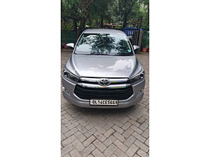 Second Hand Toyota Innova Crysta 2.4 V Diesel in Delhi