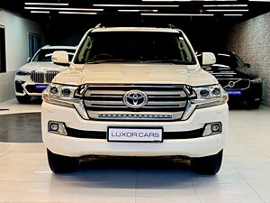 Second Hand Toyota Land Cruiser LC 200 VX in Pune