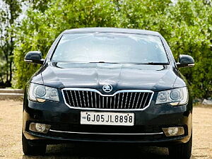 Second Hand Skoda Superb Elegance TDI AT in Surat