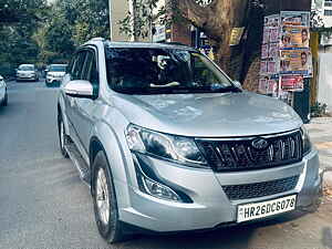 Second Hand महिंद्रा XUV500 w10 ऑटोमैटिक 1.99  in दिल्ली