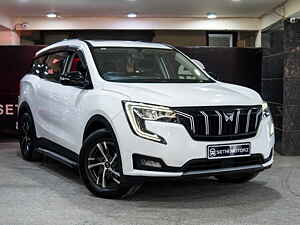 Second Hand महिंद्रा xuv700 AX 5 पेट्रोल एटी 5 सीटर [2021] in दिल्ली