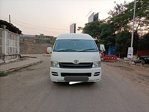 Second Hand Toyota Commuter HiAce 3.0 L in Delhi