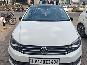 Second Hand Volkswagen Vento Highline Plus 1.5 AT (D) 16 Alloy in Delhi