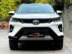 Second Hand Toyota Fortuner 2.8 4X2 AT in Delhi