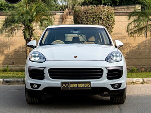 Second Hand Porsche Cayenne Base in Delhi