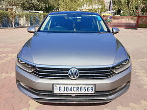 Second Hand Volkswagen Passat Highline in Ahmedabad