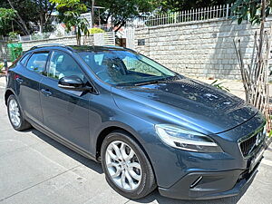 Second Hand Volvo V40 Cross Country D3 Inscription in Bangalore