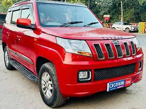 Second Hand Mahindra TUV300 T8 AMT in Kanpur
