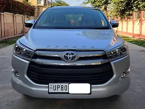Second Hand टोयोटा इनोवा क्रिस्टा 2.4 V डीज़ल in आगरा