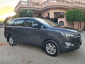 Second Hand Toyota Innova Crysta 2.4 G 7 STR [2016-2017] in Jalandhar