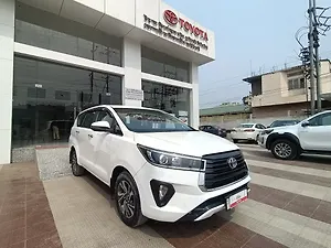 Second Hand टोयोटा इनोवा क्रिस्टा 2.4 vx 7 str [2016-2020] in गुवाहाटी