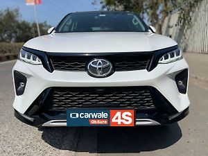 Second Hand Toyota Fortuner 2.8 4X2 AT in Mumbai