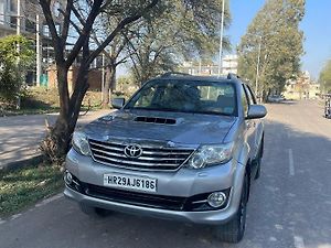 Second Hand टोयोटा फ़ॉर्च्यूनर 3.0 4x2 ऑटोमैटिक in चंडीगढ़