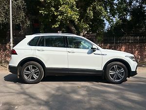 Second Hand फ़ॉक्सवैगन टिग्वान एलिगेंस 2.0 टीएसआई डीएसजी [2021] in दिल्ली