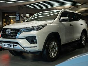 Second Hand टोयोटा फ़ॉर्च्यूनर  4x4 एटी 2.8 डीज़ल  in दिल्ली