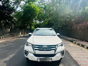 Second Hand Toyota Fortuner 2.8 4x2 AT [2016-2020] in Delhi