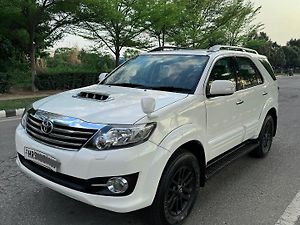Second Hand Toyota Fortuner 3.0 4x4 AT in Chandigarh