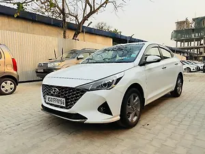 Second Hand हुंडई वरना sx 1.5 एमपीआई in गुवाहाटी