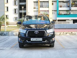 Second Hand टोयोटा इनोवा क्रिस्टा gx 8 सीटर in लखनऊ