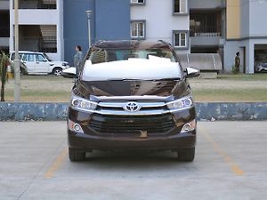 Second Hand टोयोटा इनोवा क्रिस्टा 2.8 zx 7 str [2016-2020] ऑटोमैटिक in लखनऊ