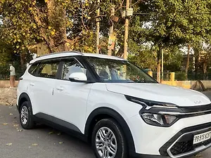 Second Hand किआ कारेन्स प्रेस्टीज 1.5 पेट्रोल एमटी 7-सीटर in जालंधर