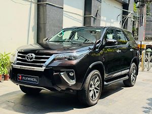 Second Hand टोयोटा फ़ॉर्च्यूनर 2.8 4x4 ऑटोमैटिक in कोलकाता