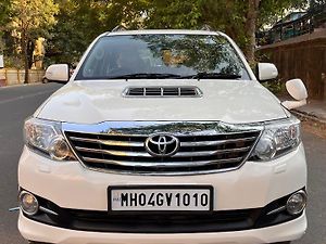 Second Hand Toyota Fortuner 3.0 4x4 MT in Mumbai