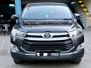 Second Hand टोयोटा इनोवा क्रिस्टा 2.4 vx 7 str [2016-2020] in आगरा