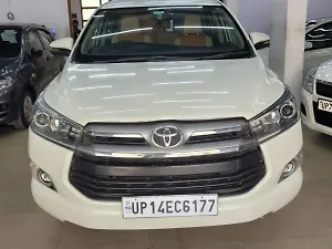Second Hand टोयोटा इनोवा क्रिस्टा 2.4 V डीज़ल in कानपुर