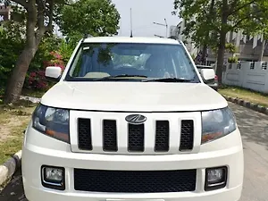 Second Hand महिंद्रा tuv300 t10 एएमटी in मोहाली