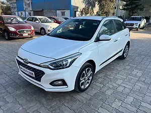Second Hand हुंडई एलीट i20 एस्टा 1.4 (o) crdi in औरंगाबाद