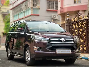 Second Hand टोयोटा इनोवा क्रिस्टा 2.4 g 7 सीटर [2016-2017] in कोलकाता