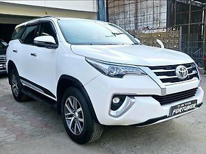 Second Hand टोयोटा फ़ॉर्च्यूनर 2.8 4x4 ऑटोमैटिक in आगरा