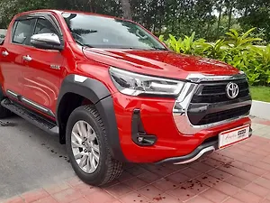 Second Hand टोयोटा हाइलक्स हाई 4x4 एटी in बैंगलोर