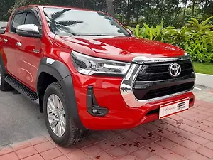 Second Hand टोयोटा हाइलक्स हाई 4x4 एटी in बैंगलोर