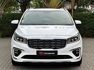 Second Hand Kia Carnival Limousine Plus 7 STR in Surat