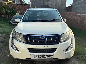 Mahindra XUV500 W10