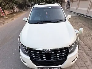 Mahindra XUV500 W10 AWD