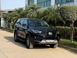 Toyota Fortuner 2.8 4x2 MT