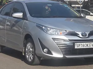 Toyota Yaris V CVT OPT Dual Tone