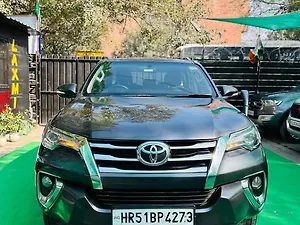 Toyota Fortuner 2.8 4x2 MT [2016-2020]