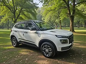 Hyundai Venue SX 1.2 Petrol MT Knight Edition