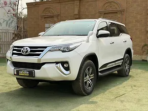 Toyota Fortuner 2.8 4x2 MT [2016-2020]