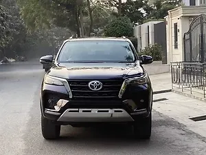 Toyota Fortuner 2.8 4x2 MT